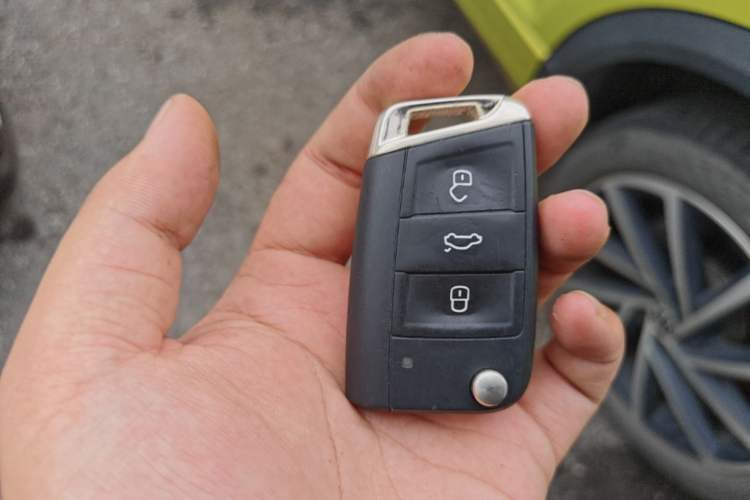 Used Volkswagen T-ROC 2024 300TSI DSG Two-Wheel-Drive Starlight Edition Vehicle Key