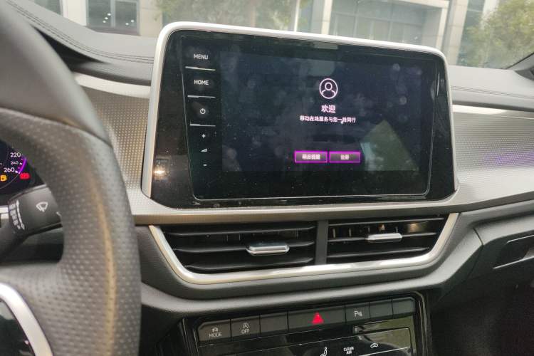 Used Volkswagen T-ROC 2025 300TSI DSG Two-Wheel Drive Chen Guang Edition Audio And AC Panel