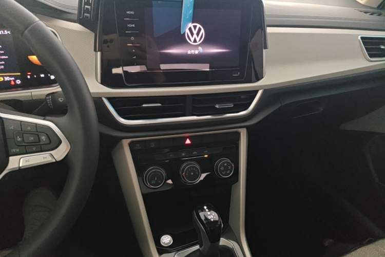 Used Volkswagen T-ROC 2025 280TSI DSG Two-Wheel Drive Time Edition Audio And AC Panel