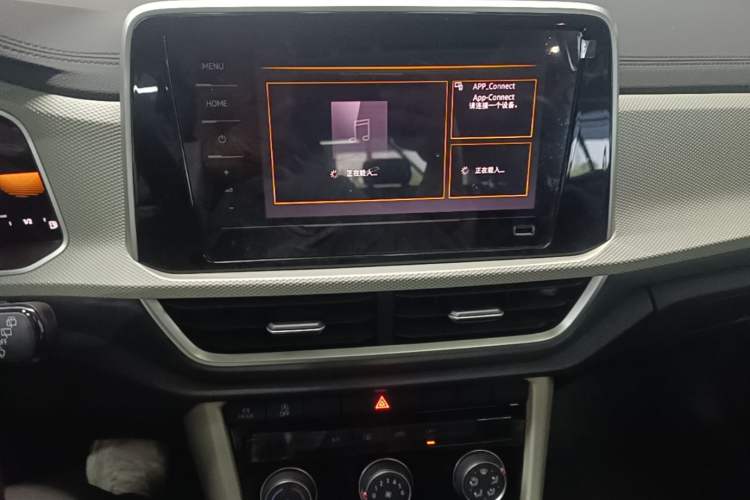 Used Volkswagen T-ROC 2025 Facelift Model 2 280TSI DSG Two-Wheel Drive Shiguang Edition Audio And AC Panel