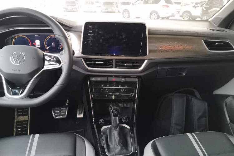 Used Volkswagen T-ROC 2025 300TSI DSG Two-Wheel Drive Chen Guang Edition Audio And AC Panel