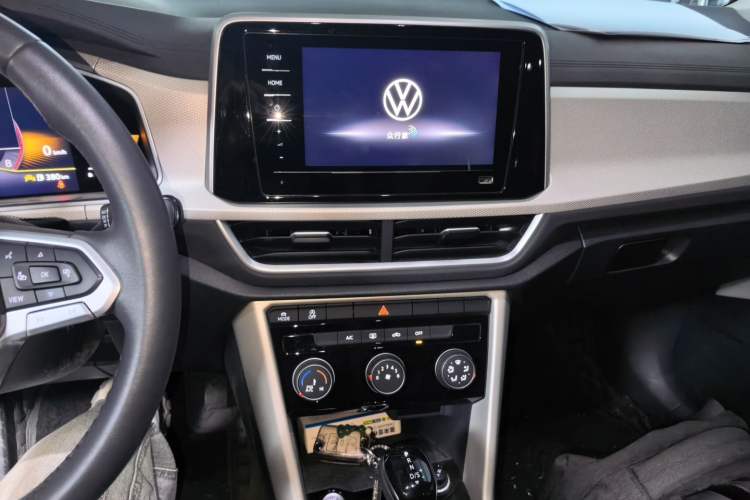 Used Volkswagen T-ROC 2025 280TSI DSG Two-Wheel Drive Time Edition Audio And AC Panel