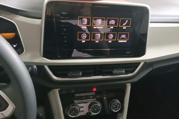 Used Volkswagen T-ROC 2025 280TSI DSG Two-Wheel Drive Time Edition Audio And AC Panel