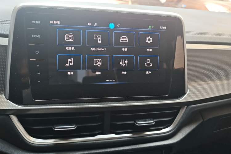 Used Volkswagen T-ROC 2025 300TSI DSG Two-Wheel Drive Chen Guang Edition Audio And AC Panel