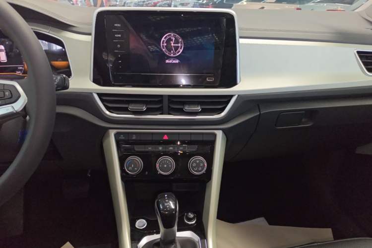 Used Volkswagen T-ROC 2025 Facelift Model 2 280TSI DSG Two-Wheel Drive Shiguang Edition Audio And AC Panel