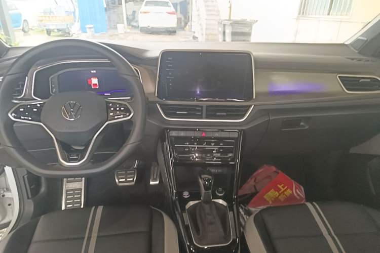 Used Volkswagen T-ROC 2025 300TSI DSG Two-Wheel Drive Chen Guang Edition Audio And AC Panel