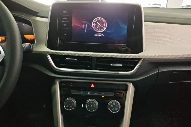 Used Volkswagen T-ROC 2025 Facelifted 280TSI DSG Two-Wheel Drive Time Edition Audio And AC Panel