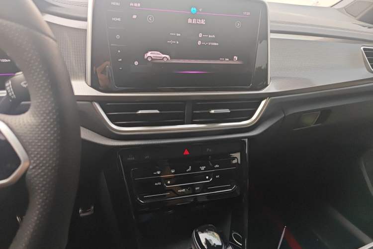 Used Volkswagen T-ROC 2025 300TSI DSG Two-Wheel Drive Chen Guang Edition Audio And AC Panel