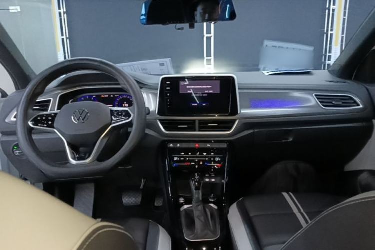 Used Volkswagen T-ROC 2025 Facelift Model 2 300TSI DSG Two-Wheel Drive Chenguang Edition Center Console