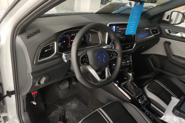 Used Volkswagen T-ROC 2025 Facelift Model 2 300TSI DSG Two-Wheel Drive Xingguang Edition Center Console