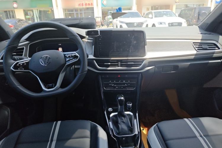 Used Volkswagen T-ROC 2025 300TSI DSG Two-Wheel Drive Chen Guang Edition Center Console