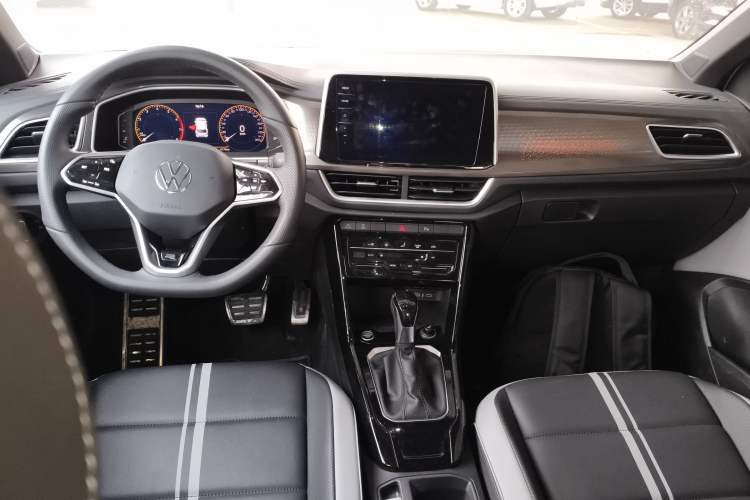 Used Volkswagen T-ROC 2025 300TSI DSG Two-Wheel Drive Chen Guang Edition Center Console
