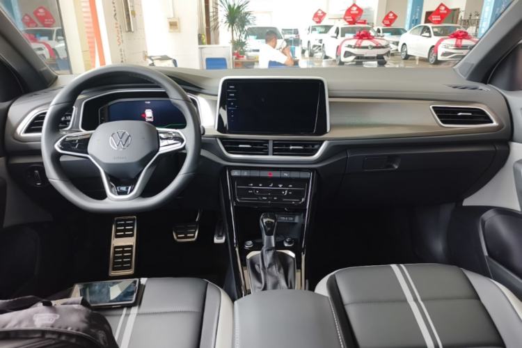 Used Volkswagen T-ROC 2025 300TSI DSG Two-Wheel Drive Chen Guang Edition Center Console