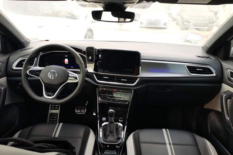 Used Volkswagen T-ROC 2025 300TSI DSG Two-Wheel Drive Chen Guang Edition Center Console