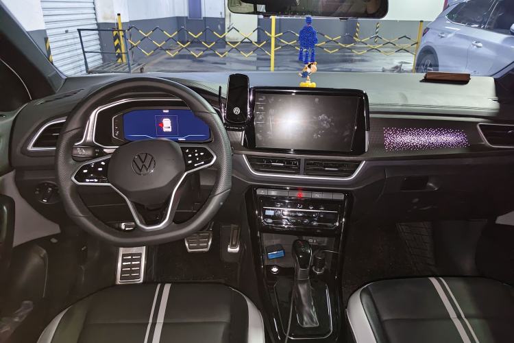 Used Volkswagen T-ROC 2025 300TSI DSG Two-Wheel Drive Chen Guang Edition Center Console