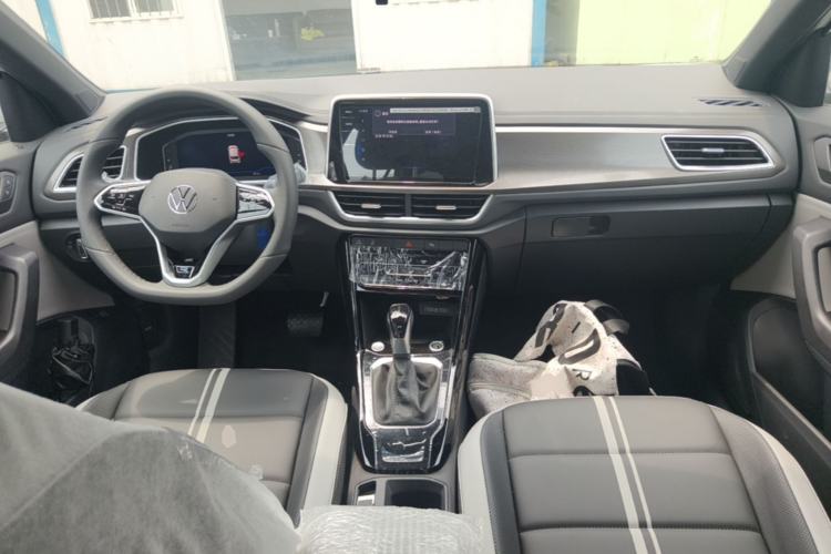 Used Volkswagen T-ROC 2025 Facelift Model 2 300TSI DSG Two-Wheel Drive Chenguang Edition Center Console