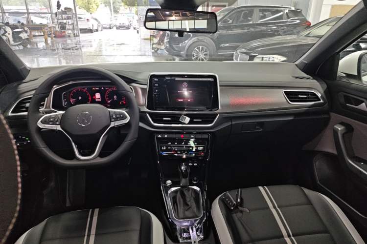 Used Volkswagen T-ROC 2025 Facelift Model 2 300TSI DSG Two-Wheel Drive Chenguang Edition Center Console