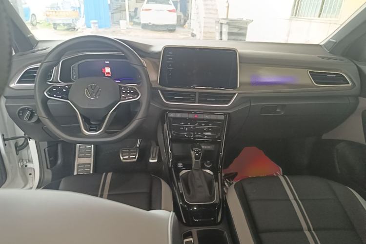 Used Volkswagen T-ROC 2025 300TSI DSG Two-Wheel Drive Chen Guang Edition Center Console