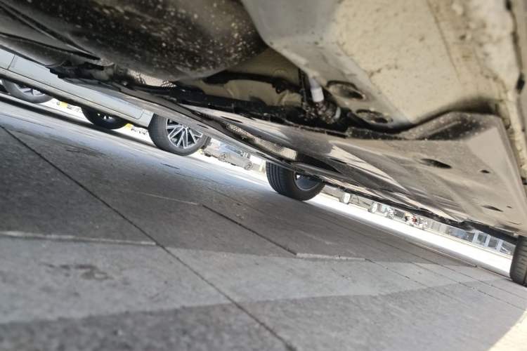 Used Volkswagen T-ROC 2025 300TSI DSG Two-Wheel Drive Chen Guang Edition Chassis Rear Right