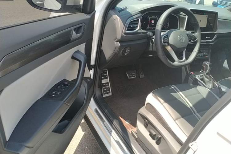 Used Volkswagen T-ROC 2025 300TSI DSG Two-Wheel Drive Chen Guang Edition Driver Seat