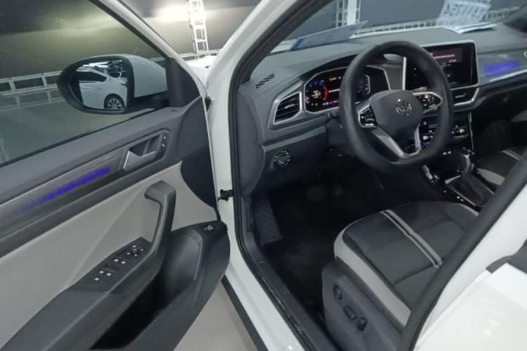 Used Volkswagen T-ROC 2025 Facelift Model 2 300TSI DSG Two-Wheel Drive Chenguang Edition Driver Seat