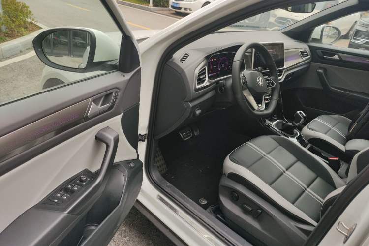 Used Volkswagen T-ROC 2025 300TSI DSG Two-Wheel Drive Chen Guang Edition Driver Seat