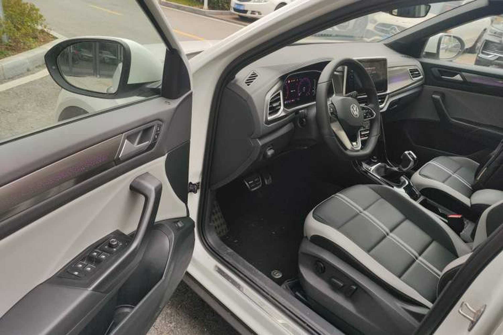 Used Volkswagen T-ROC 2025 300TSI DSG Two-Wheel Drive Chen Guang Edition Driver Seat