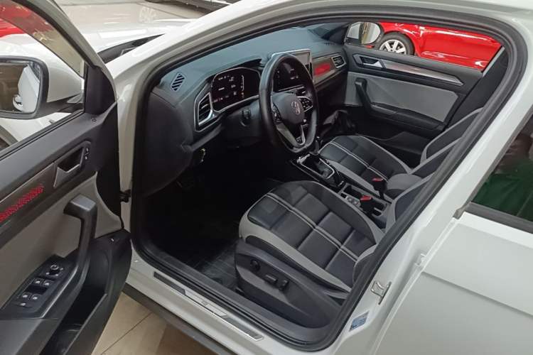 Used Volkswagen T-ROC 2025 300TSI DSG Two-Wheel Drive Chen Guang Edition Driver Seat
