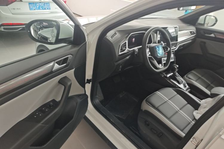 Used Volkswagen T-ROC 2025 Facelift Model 2 300TSI DSG Two-Wheel Drive Chenguang Edition Driver Seat
