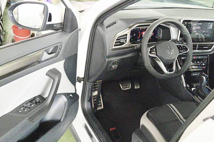 Used Volkswagen T-ROC 2025 Facelifted 300TSI DSG Two-Wheel-Drive Chen Guang Edition Driver Seat