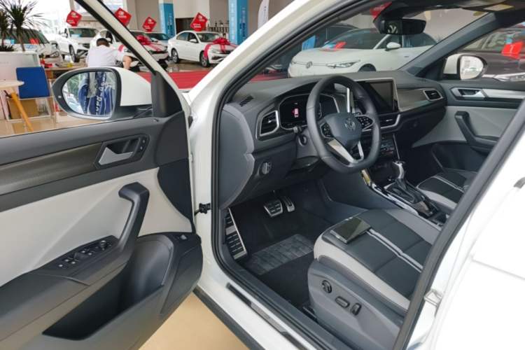 Used Volkswagen T-ROC 2025 300TSI DSG Two-Wheel Drive Chen Guang Edition Driver Seat