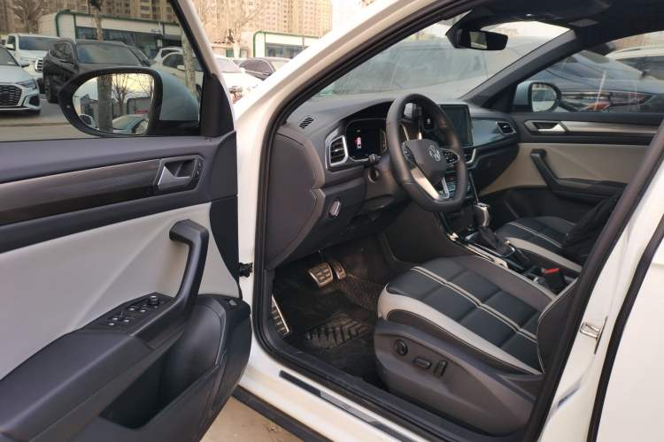Used Volkswagen T-ROC 2025 300TSI DSG Two-Wheel Drive Chen Guang Edition Driver Seat