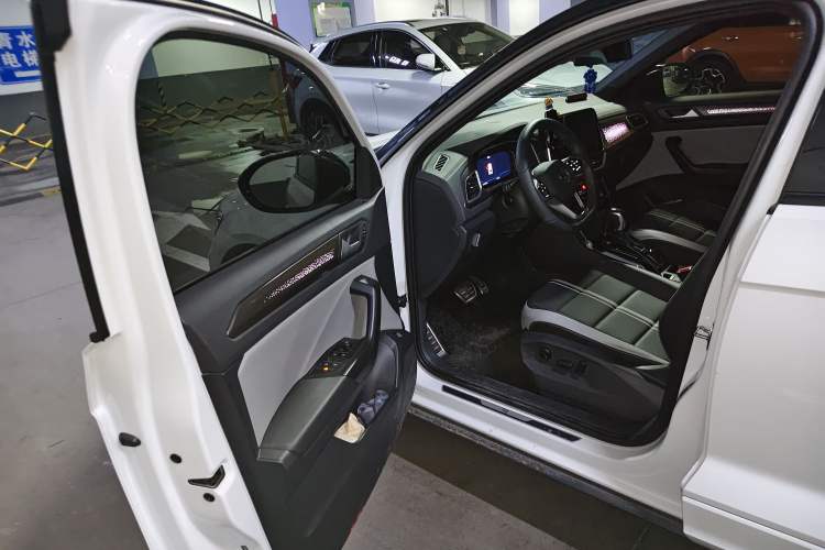 Used Volkswagen T-ROC 2025 300TSI DSG Two-Wheel Drive Chen Guang Edition Driver Seat