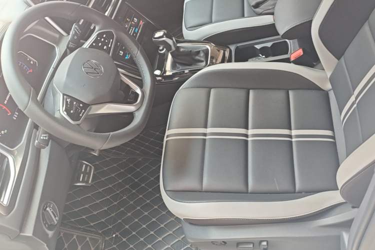 Used Volkswagen T-ROC 2025 300TSI DSG Two-Wheel Drive Chen Guang Edition Driver Seat