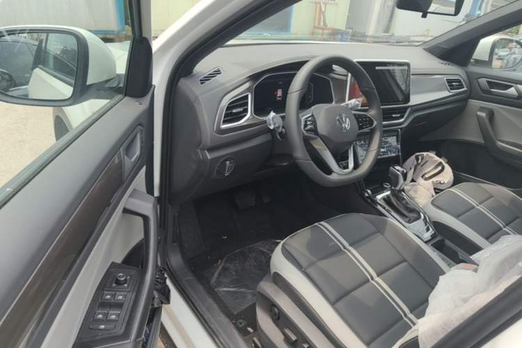Used Volkswagen T-ROC 2025 Facelift Model 2 300TSI DSG Two-Wheel Drive Chenguang Edition Driver Seat
