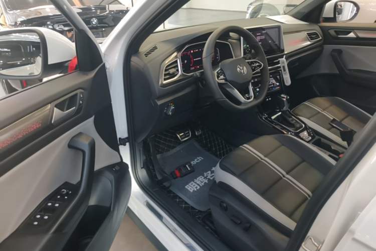 Used Volkswagen T-ROC 2025 300TSI DSG Two-Wheel Drive Chen Guang Edition Driver Seat