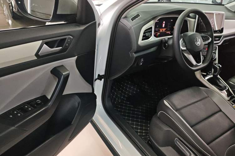 Used Volkswagen T-ROC 2025 Facelifted 280TSI DSG Two-Wheel Drive Time Edition Driver Seat