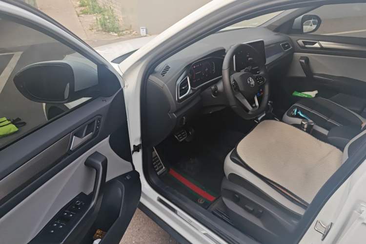 Used Volkswagen T-ROC 2025 300TSI DSG Two-Wheel Drive Chen Guang Edition Driver Seat