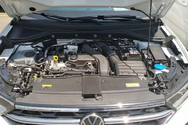 Used Volkswagen T-ROC 2025 300TSI DSG Two-Wheel Drive Chen Guang Edition Engine Bay