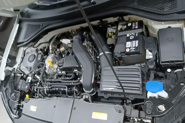Used Volkswagen T-ROC 2025 Facelift Model 2 300TSI DSG Two-Wheel Drive Chenguang Edition Engine Bay