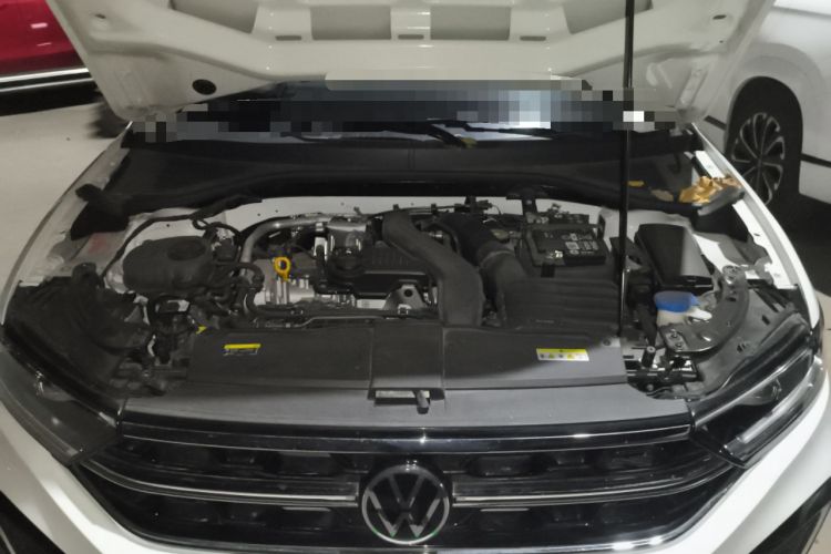 Used Volkswagen T-ROC 2025 300TSI DSG Two-Wheel Drive Chen Guang Edition Engine Bay