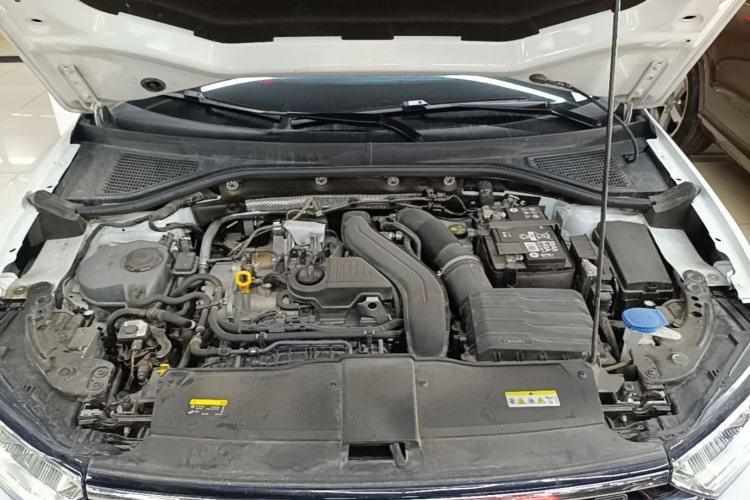Used Volkswagen T-ROC 2025 300TSI DSG Two-Wheel Drive Chen Guang Edition Engine Bay