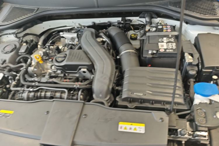Used Volkswagen T-ROC 2025 Facelift Model 2 300TSI DSG Two-Wheel Drive Chenguang Edition Engine Bay