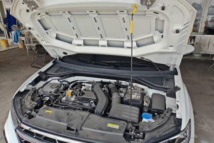 Used Volkswagen T-ROC 2025 Facelifted 300TSI DSG Two-Wheel-Drive Chen Guang Edition Engine Bay
