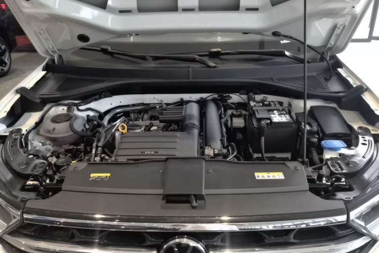 Used Volkswagen T-ROC 2025 Facelift Model 2 280TSI DSG Two-Wheel Drive Shiguang Edition Engine Bay