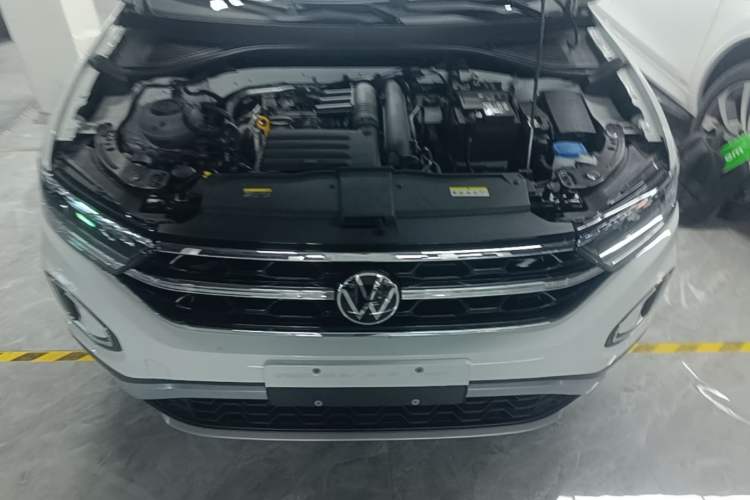 Used Volkswagen T-ROC 2025 Facelift Model 2 280TSI DSG Two-Wheel Drive Shiguang Edition Engine Bay