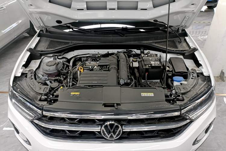 Used Volkswagen T-ROC 2025 Facelift Model 2 280TSI DSG Two-Wheel Drive Shiguang Edition Engine Bay