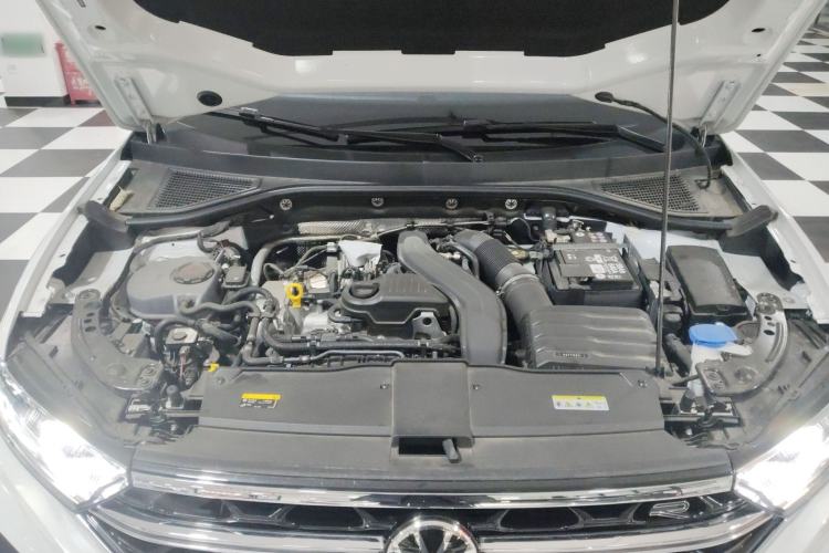 Used Volkswagen T-ROC 2025 300TSI DSG Two-Wheel Drive Chen Guang Edition Engine Bay
