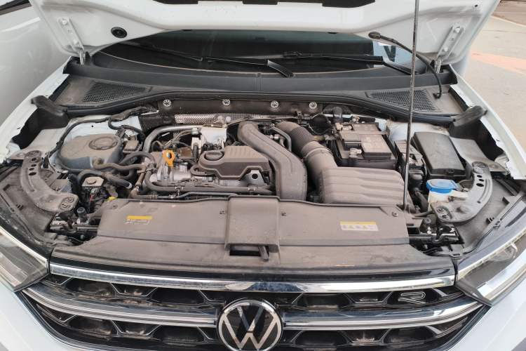 Used Volkswagen T-ROC 2025 300TSI DSG Two-Wheel Drive Chen Guang Edition Engine Bay