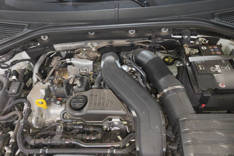 Used Volkswagen T-ROC 2025 Facelifted 300TSI DSG Two-Wheel-Drive Chen Guang Edition Engine Bay